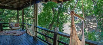 Walk to beach! Located between West Bay Beach and West End Village