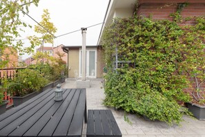 Outdoor dining - GuestHost - APT with large terrace - Calvairate neighborhood (Milano)