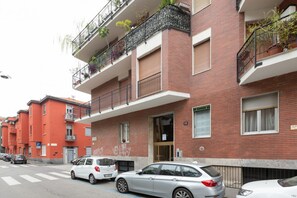 Exterior - GuestHost - APT with large terrace - Calvairate neighborhood (Milano)
