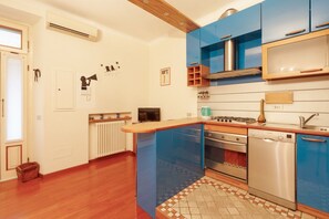 Microwave, dishwasher