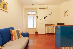 Living area - GuestHost - LIO's House Milano Porta Venezia! BOOK NOW! (Milano)