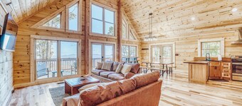 Family Retreat in this Gorgeous Log Cabin overlooking the Arkansas Grand Canyon!