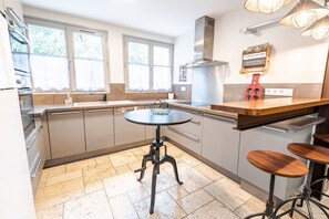 Réfrigérateur, micro-ondes, four, lave-vaisselle