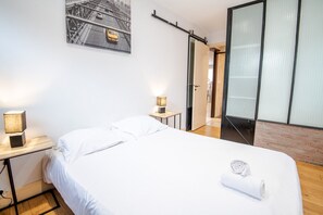 1 chambre, fer et planche à repasser, accès Internet, draps fournis