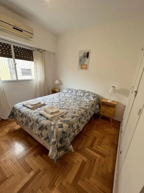 2 bedrooms, iron/ironing board, WiFi