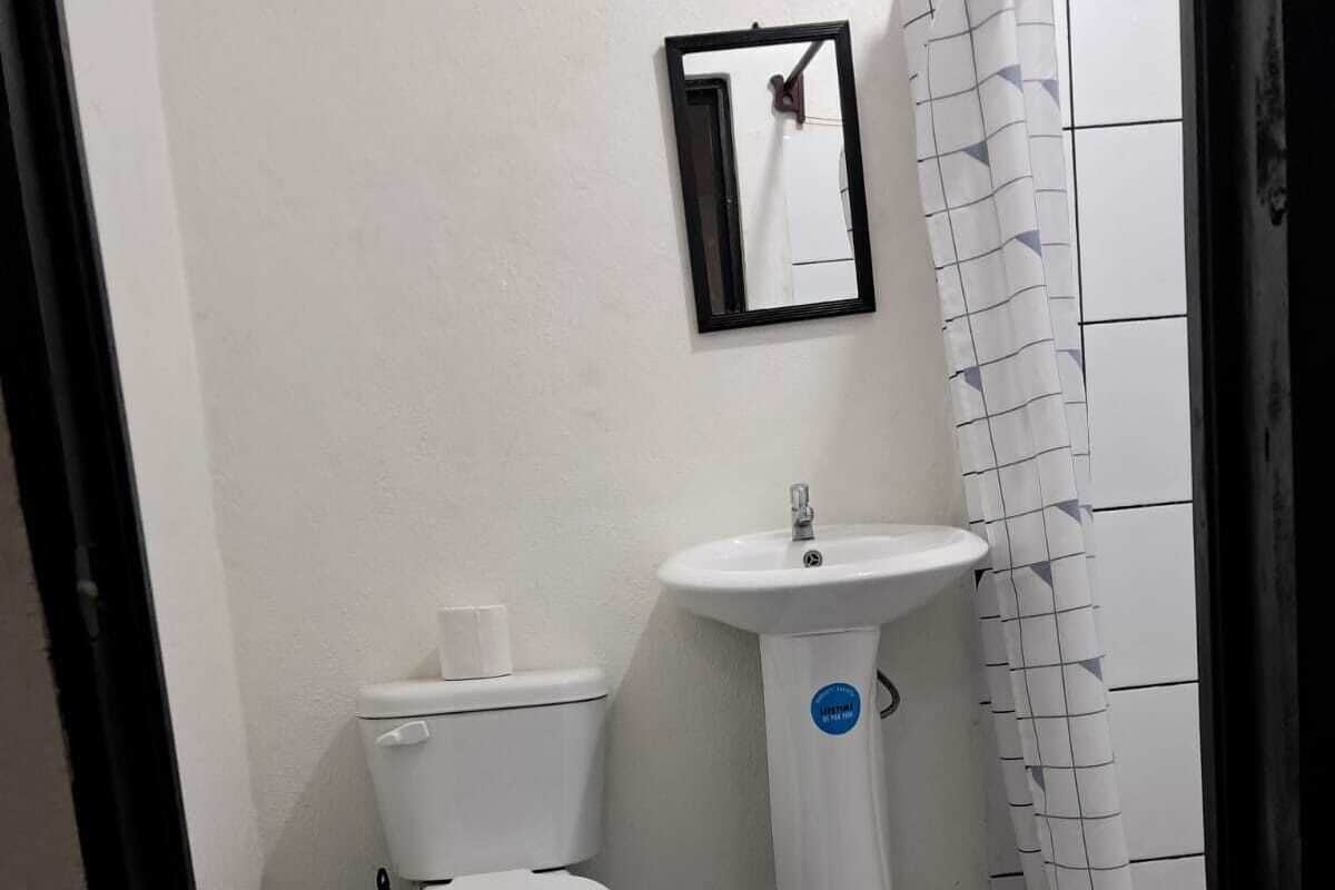 Basic Single Room | Bathroom