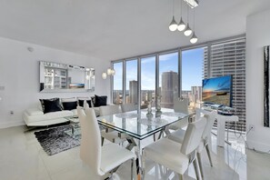 Dining - Icon 2b/2b 39th Flr Ocean Views/Free Pool Spa Gym (Miami)
