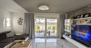 TV - Villa with swimming pool and garden kitchen (Galižana)