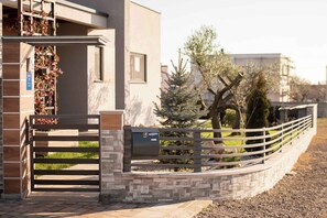 Property grounds - Villa with swimming pool and garden kitchen (Galižana)