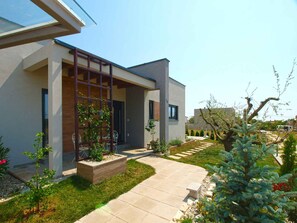 Exterior - Villa with swimming pool and garden kitchen (Galižana)