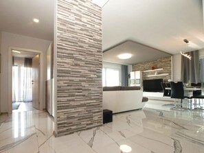 TV - Villa with swimming pool and garden kitchen (Galižana)