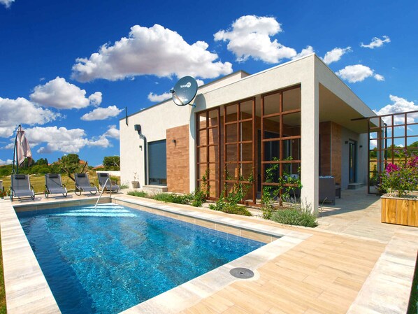 Pool - Villa with swimming pool and garden kitchen (Galižana)