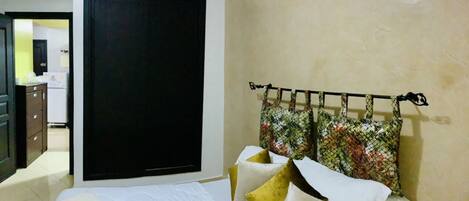 1 quarto, escrivaninha, Wi-Fi de cortesia, roupa de cama