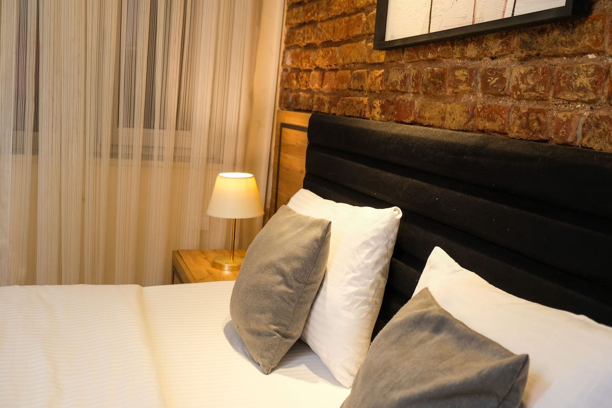 1 bedroom, premium bedding, down duvets, free minibar
