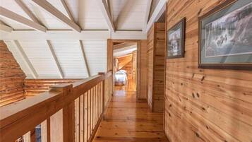 Cabin, 3 Bedrooms, Hill View | 3 bedrooms, individually decorated, individually furnished, free WiFi