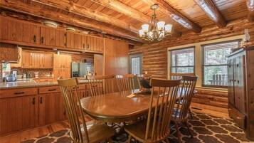 Cabin, 3 Bedrooms, Hill View | Dining room