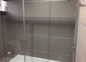 Whirlpool, Haartrockner, Bidet, Handtücher