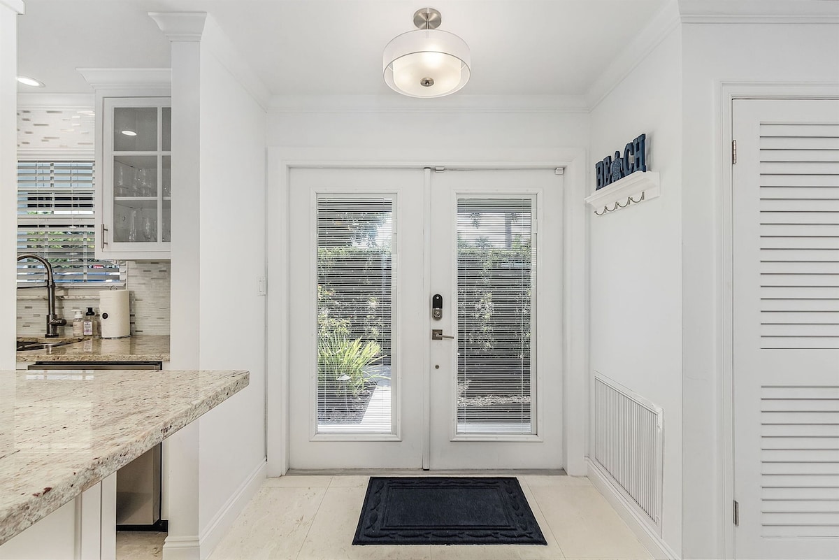 Photo 13 of Paradise Pool House for 6/Chefs Kitchen/BBQ/Nr Beach/5thAve