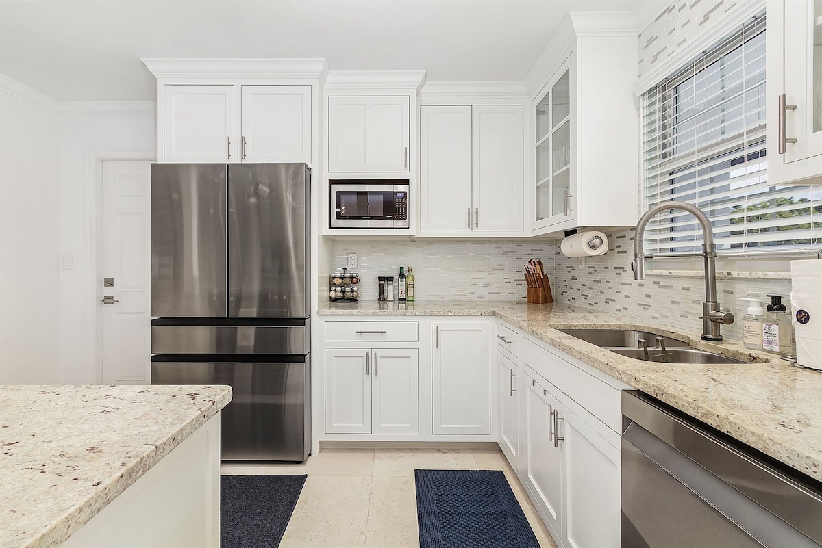 Photo 9 of Paradise Pool House for 6/Chefs Kitchen/BBQ/Nr Beach/5thAve