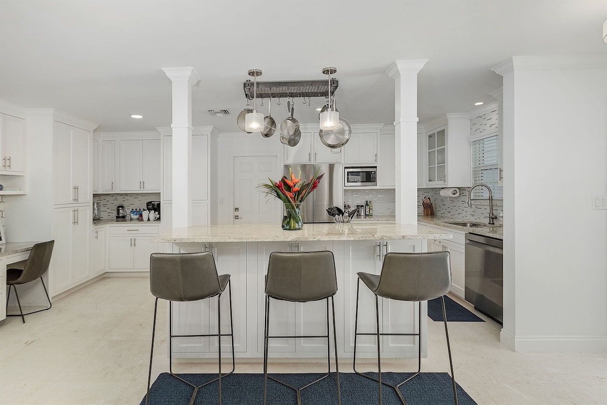 Photo 18 of Paradise Pool House for 6/Chefs Kitchen/BBQ/Nr Beach/5thAve