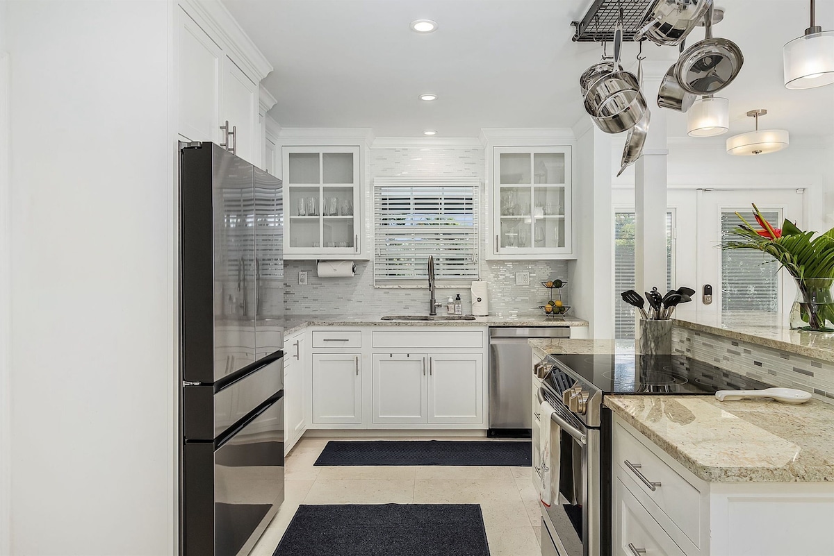 Photo 8 of Paradise Pool House for 6/Chefs Kitchen/BBQ/Nr Beach/5thAve