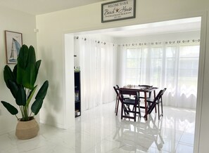 Dining - Serene Retreat - 5 mins to Beach, with Beach Gear, Firepit, Bicycles (Englewood)