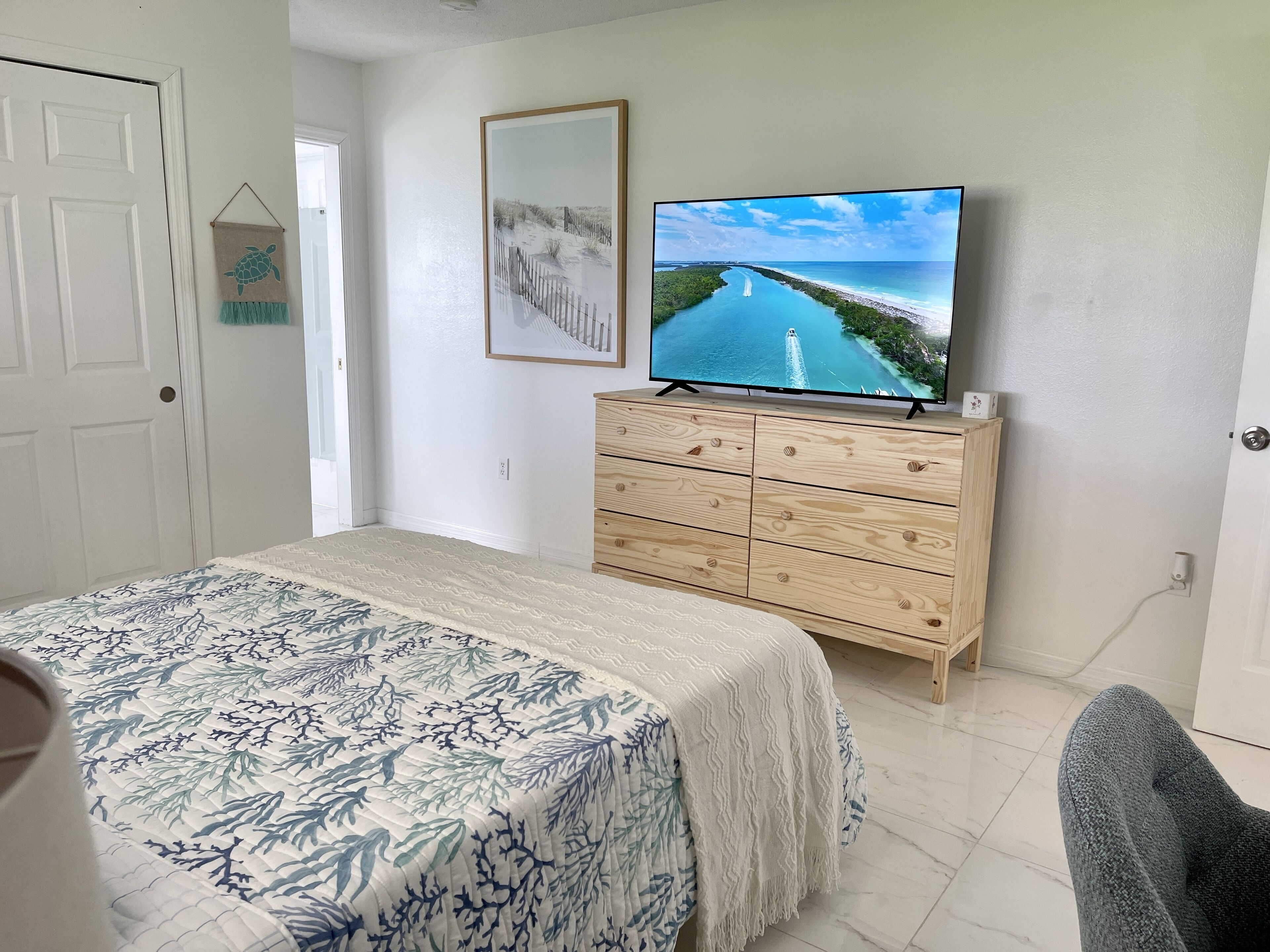2 bedrooms, desk, iron/ironing board, WiFi (free)