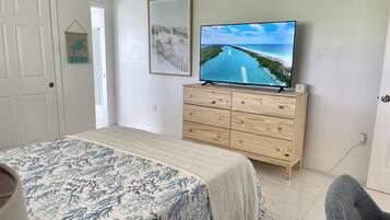 2 bedrooms, desk, iron/ironing board, WiFi (free)