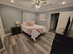 2 bedrooms, desk, iron/ironing board, WiFi