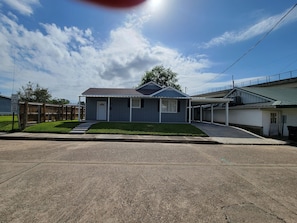 Exterior - 2bed/2bath Cottage in Downtown Houma. 30+ day stays welcome. (Houma)