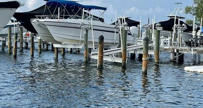 Key Largo Getaway - Remodeled Condo w/ Sunset Views & Optional 25’ Boat Slip