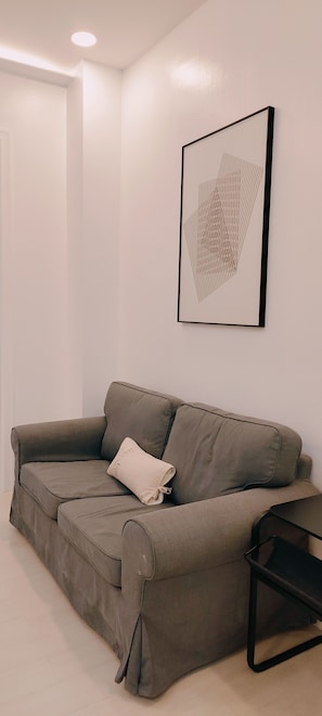 Unclassified image, 2 of 9, button - Condominium in Kamuning (Lungsod Quezon)
