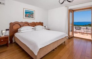 2 bedrooms, iron/ironing board, travel crib, free WiFi