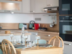 Réfrigérateur, micro-ondes, four, lave-vaisselle