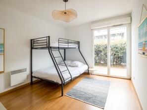 2 chambres, bureau, Wi-Fi, literie fournie