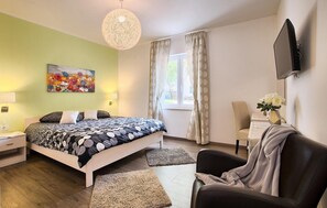 2 bedrooms, iron/ironing board, travel crib, free WiFi