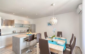 Fridge, oven, dishwasher, coffee/tea maker