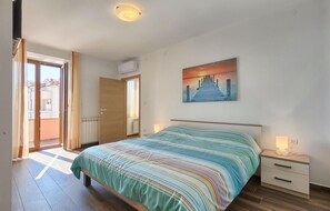 2 bedrooms, iron/ironing board, travel crib, free WiFi