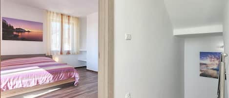 2 bedrooms, iron/ironing board, travel cot, free WiFi