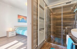 2 bedrooms, iron/ironing board, travel crib, free WiFi