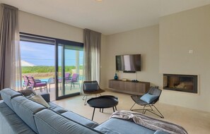 TV, fireplace, stereo - Stunning home in Porec with sauna (Porec)