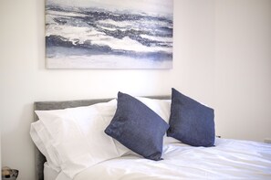 2 bedrooms, iron/ironing board, travel cot, free WiFi - Cosy 2 Bedroom Apartment in Brixton with Wi-Fi and fast route to Central London (London)