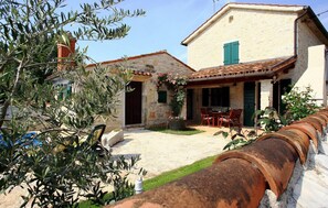 Exterior - Lovely home in Tinjan (Tinjan)