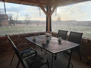 تناول الطعام بالخارج