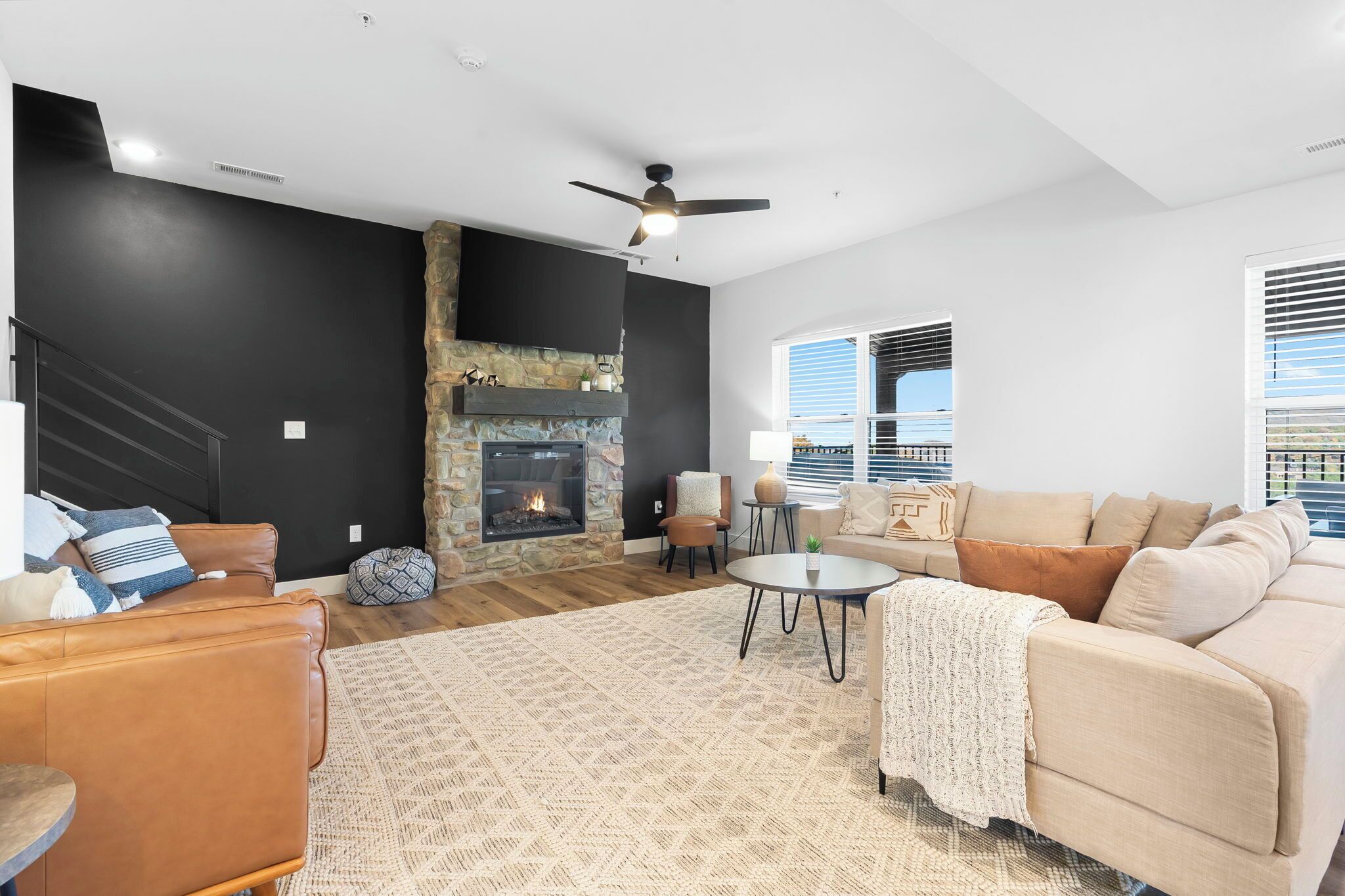 Een smart-tv en een open haard