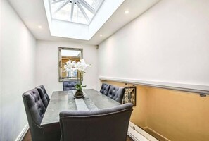 Dining - Stunning Knightsbridge Townhouse With Patio (London)