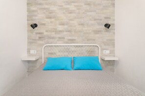 2 bedrooms, free WiFi, bed sheets - Apartment 'De Los Rios' with Wi-Fi and Air Conditioning (Alicante)