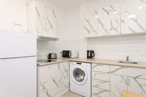 Fridge, microwave, stovetop, electric kettle