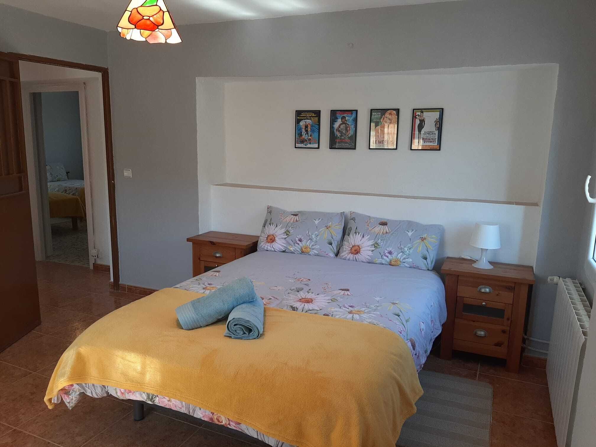 3 slaapkamers, een strijkplank/strijkijzer, gratis wifi, beddengoed