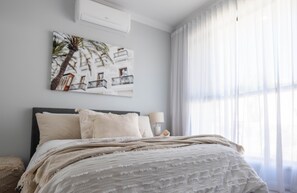 4 habitaciones, tabla de planchar con plancha, wifi y ropa de cama 